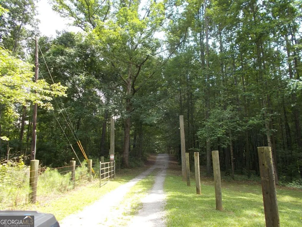416 Old Jones RD Whitesburg, GA 30185