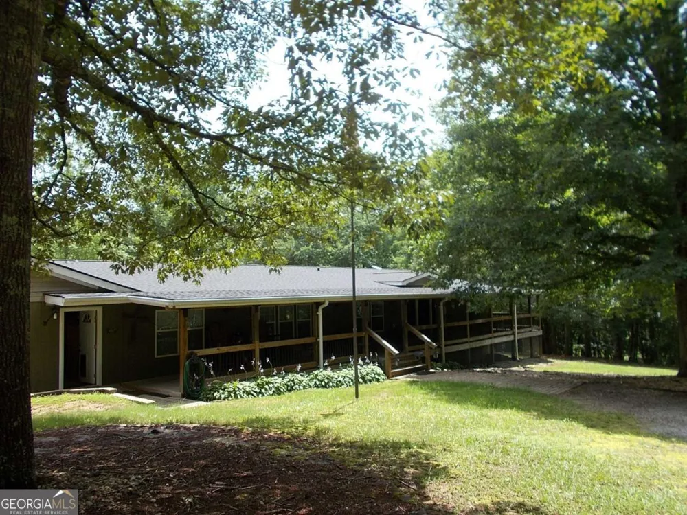 416 Old Jones RD Whitesburg, GA 30185
