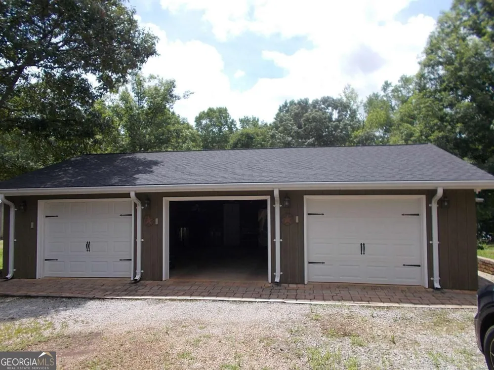 416 Old Jones RD Whitesburg, GA 30185