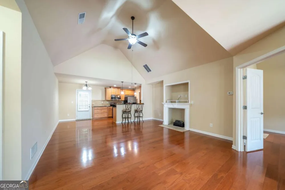 18 Mary LN NE White, GA 30184