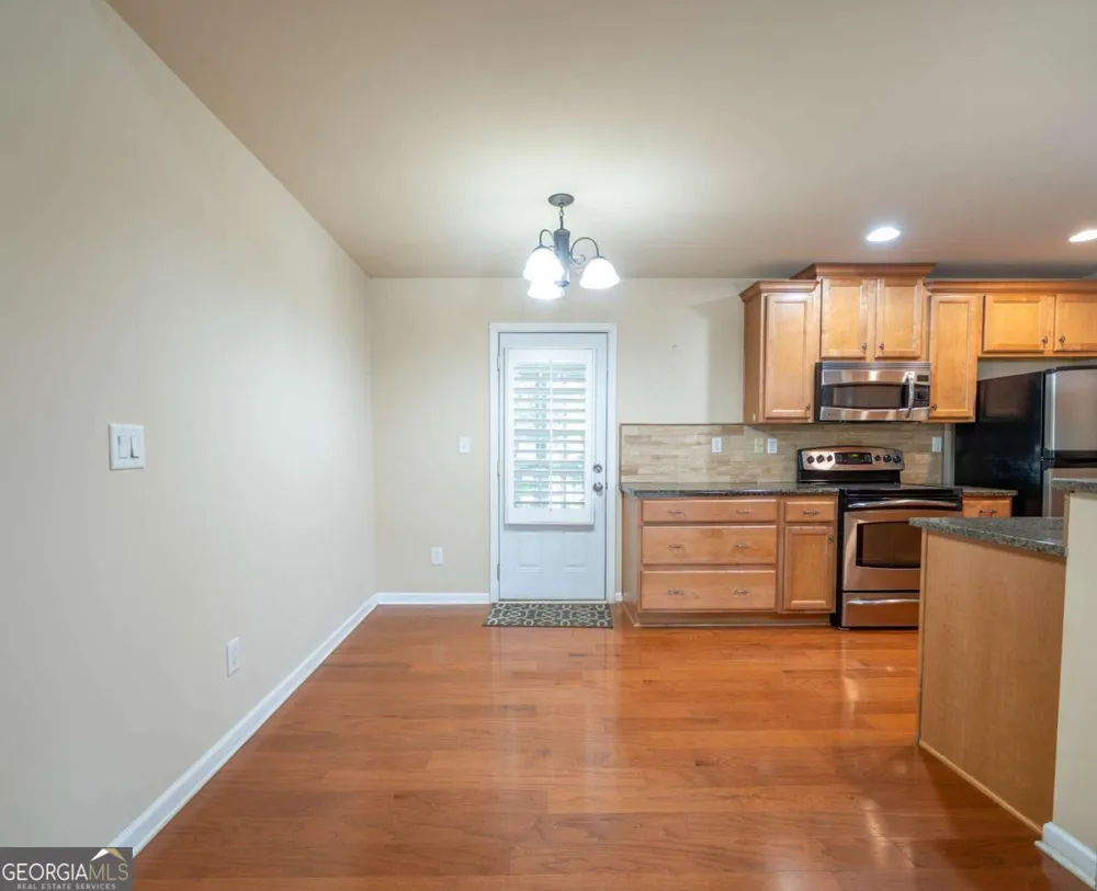 18 Mary LN NE White, GA 30184