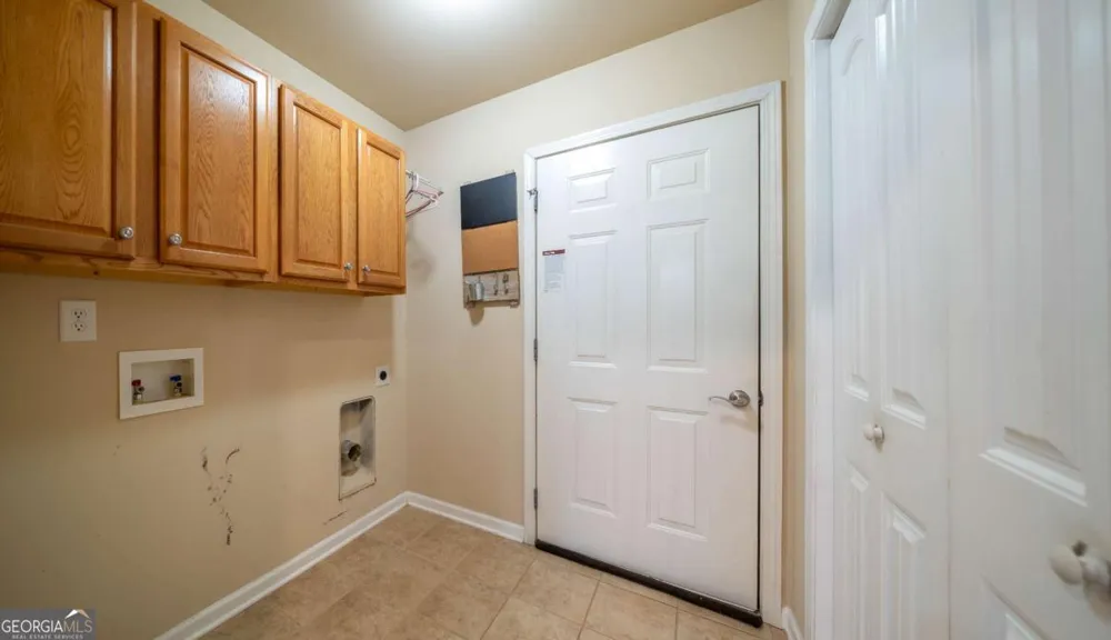 18 Mary LN NE White, GA 30184
