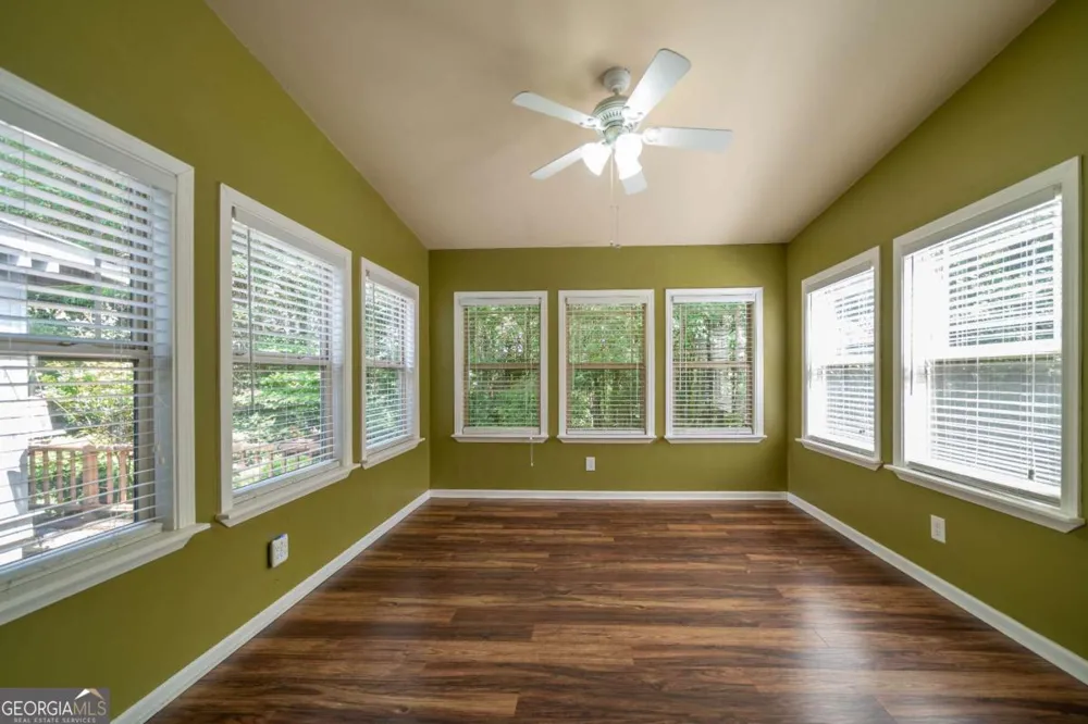 18 Mary LN NE White, GA 30184