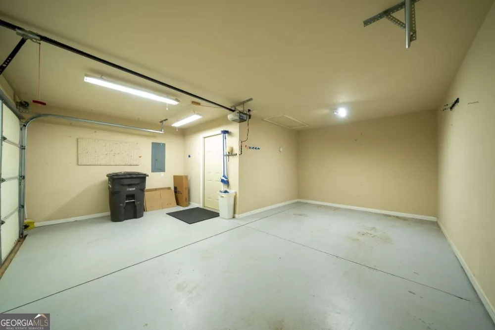 18 Mary LN NE White, GA 30184