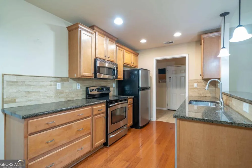 18 Mary LN NE White, GA 30184