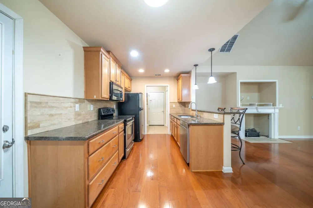 18 Mary LN NE White, GA 30184