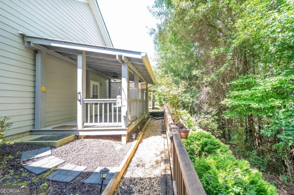 18 Mary LN NE White, GA 30184