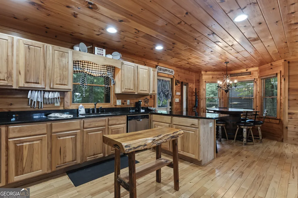 353 Robinson Thomas RD Morganton, GA 30560