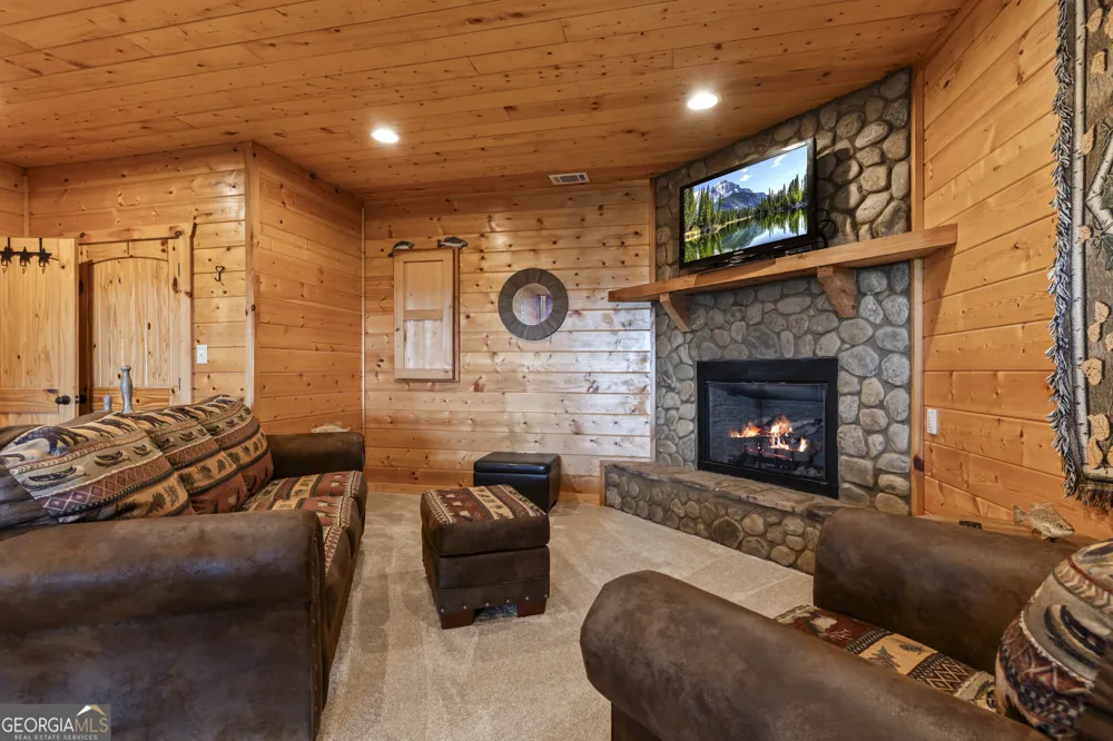 353 Robinson Thomas RD Morganton, GA 30560