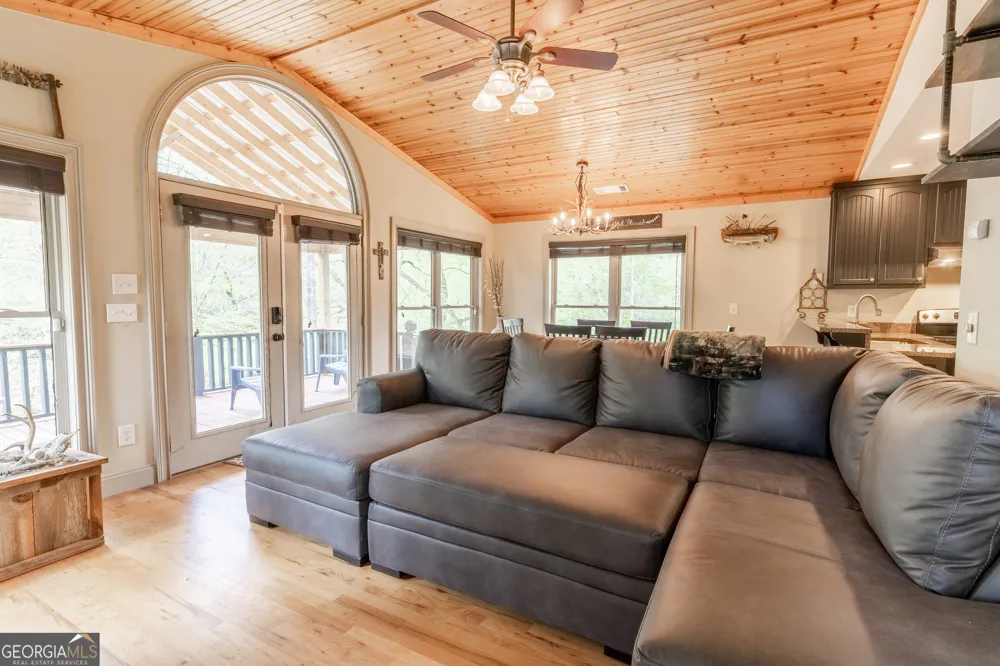 597 Meadow Brook LN Royston, GA 30662