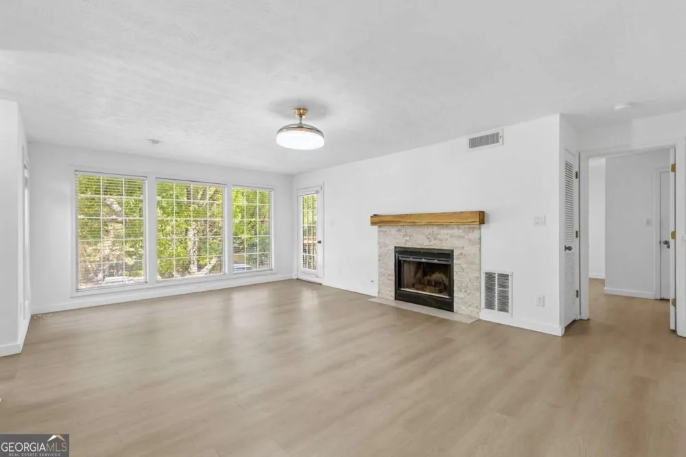 204 Berkeley Woods DR Duluth, GA 30096
