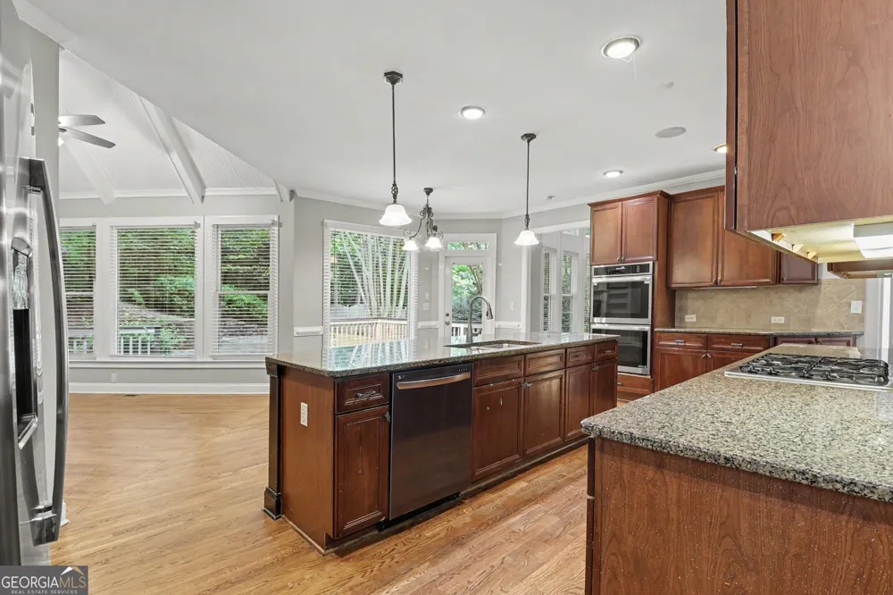 1762 Country Wood DR Hoschton, GA 30548
