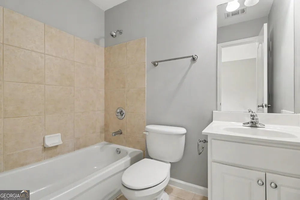 1762 Country Wood DR Hoschton, GA 30548