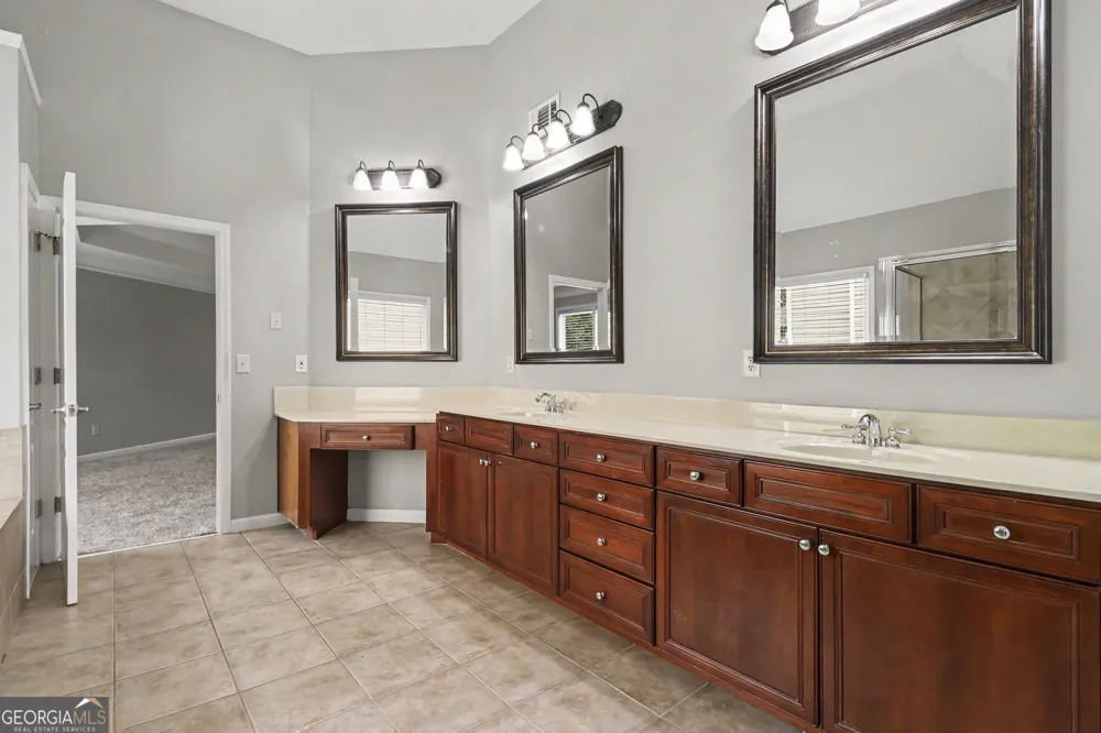 1762 Country Wood DR Hoschton, GA 30548