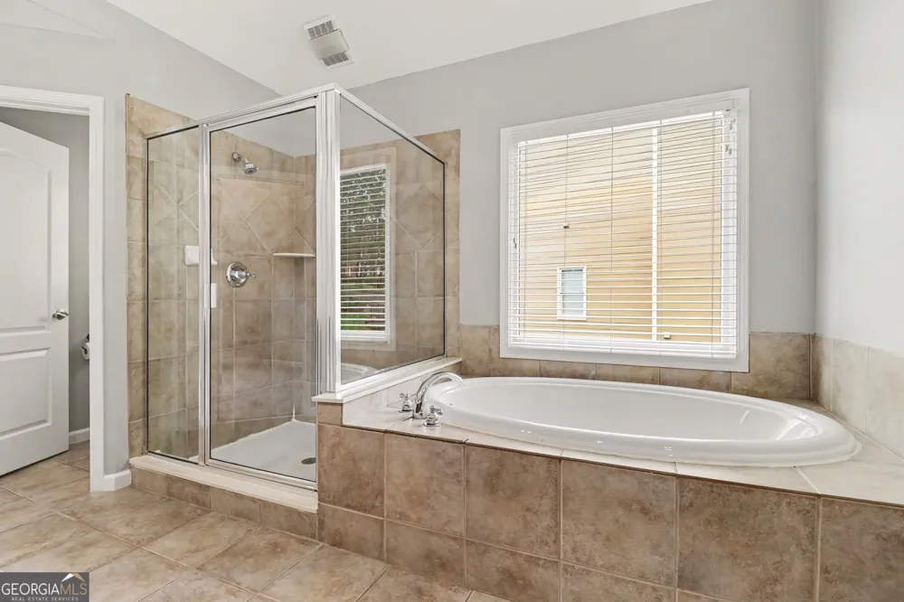 1762 Country Wood DR Hoschton, GA 30548