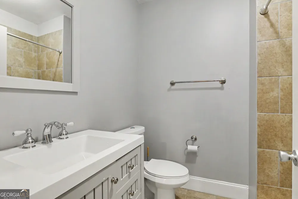 1762 Country Wood DR Hoschton, GA 30548