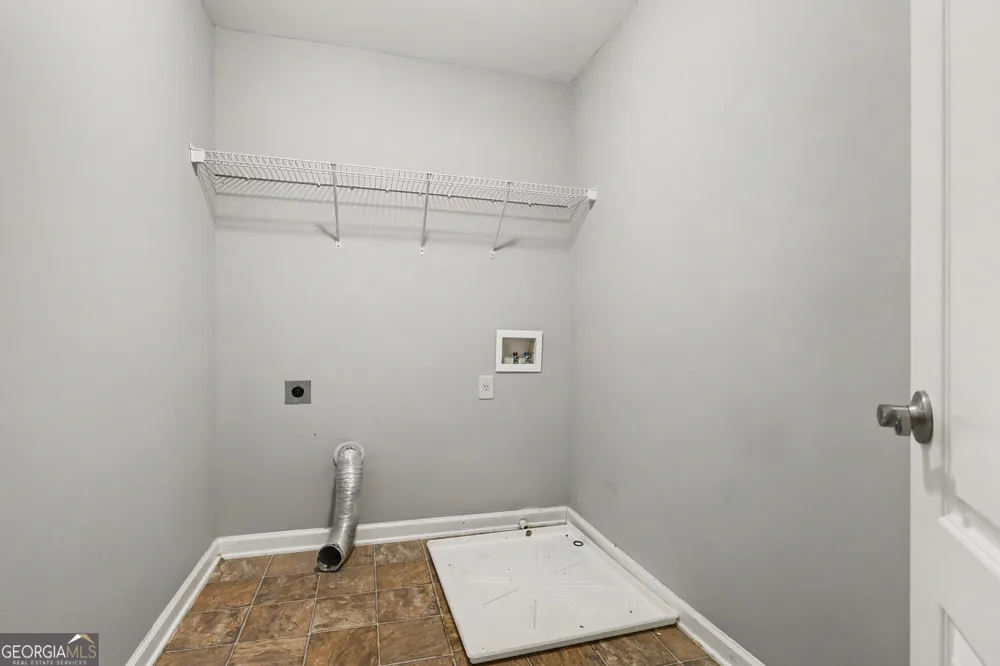 1762 Country Wood DR Hoschton, GA 30548