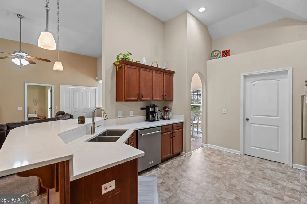 197 Parker LN Richmond Hill, GA 31324