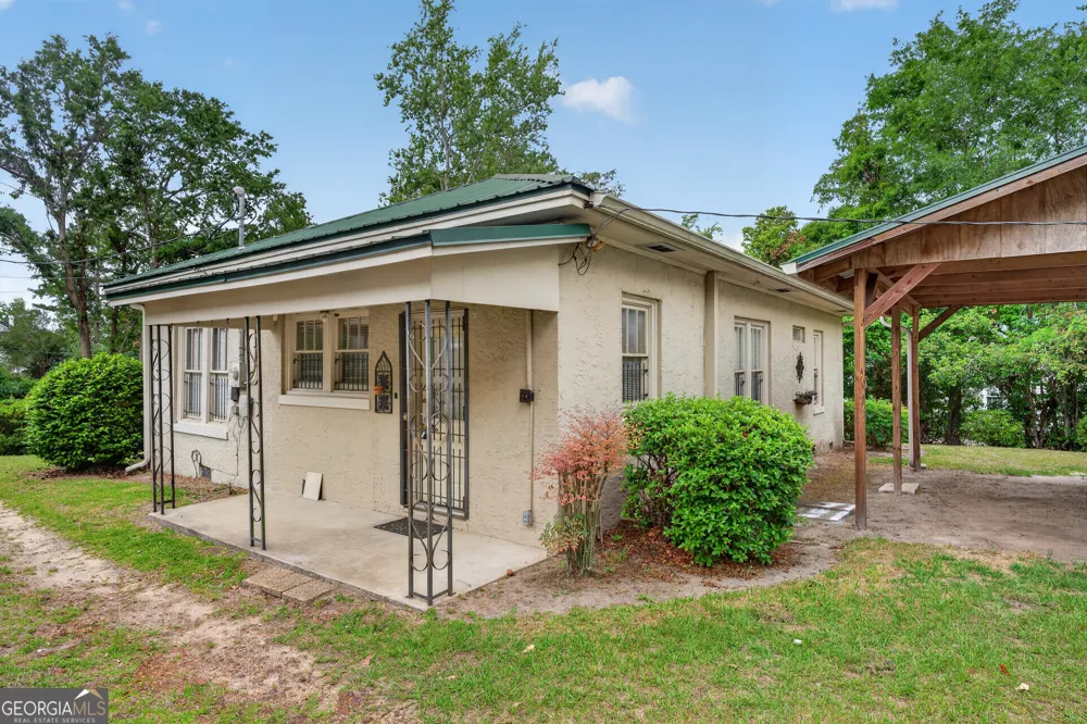 417 E Sellers ST Douglas, GA 31533