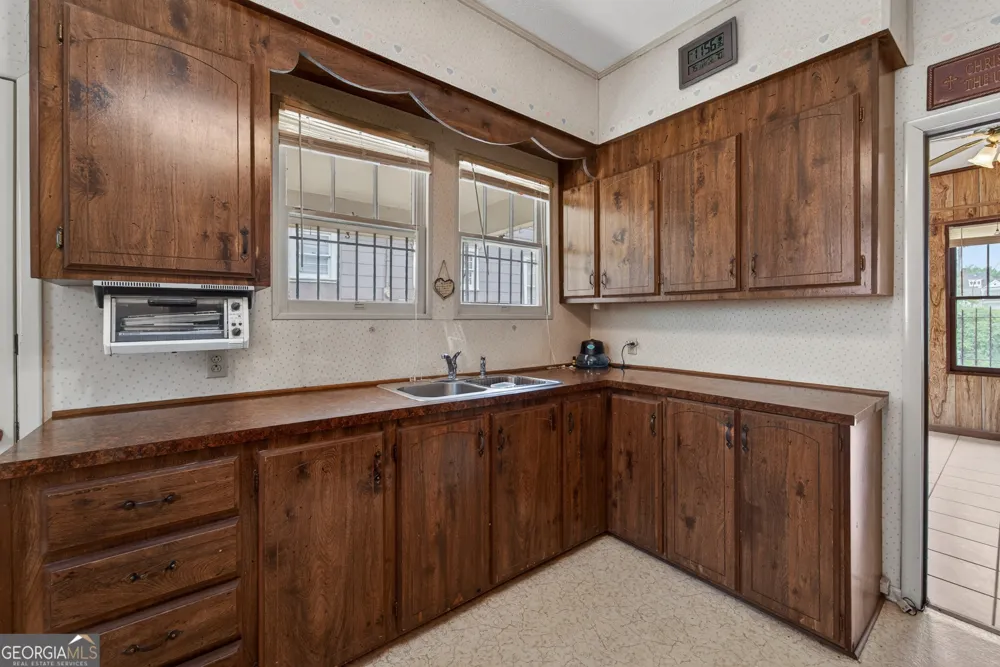 417 E Sellers ST Douglas, GA 31533