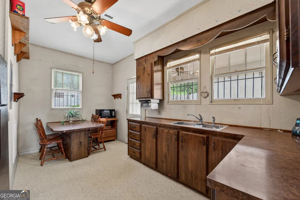 417 E Sellers ST Douglas, GA 31533