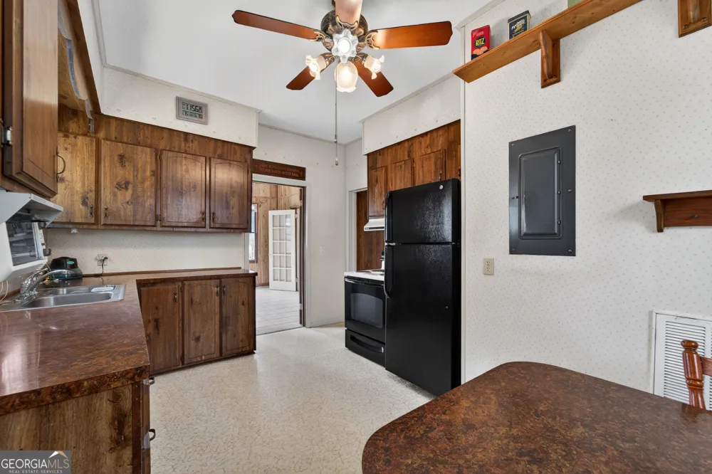 417 E Sellers ST Douglas, GA 31533