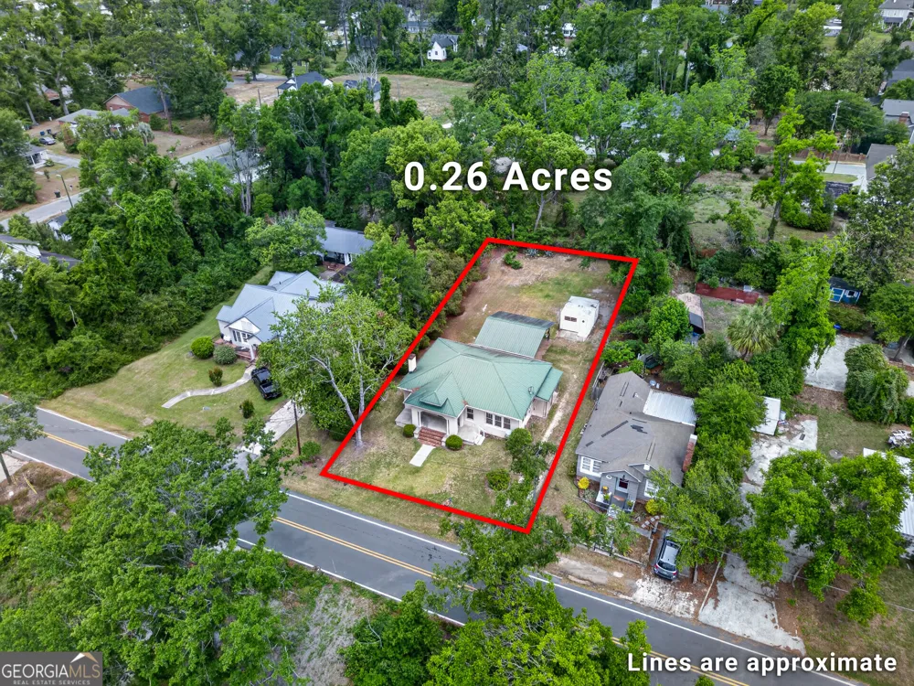 417 E Sellers ST Douglas, GA 31533