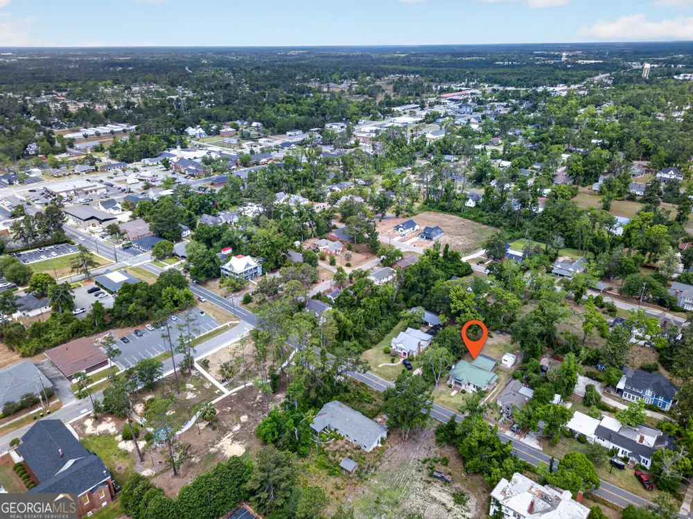 417 E Sellers ST Douglas, GA 31533