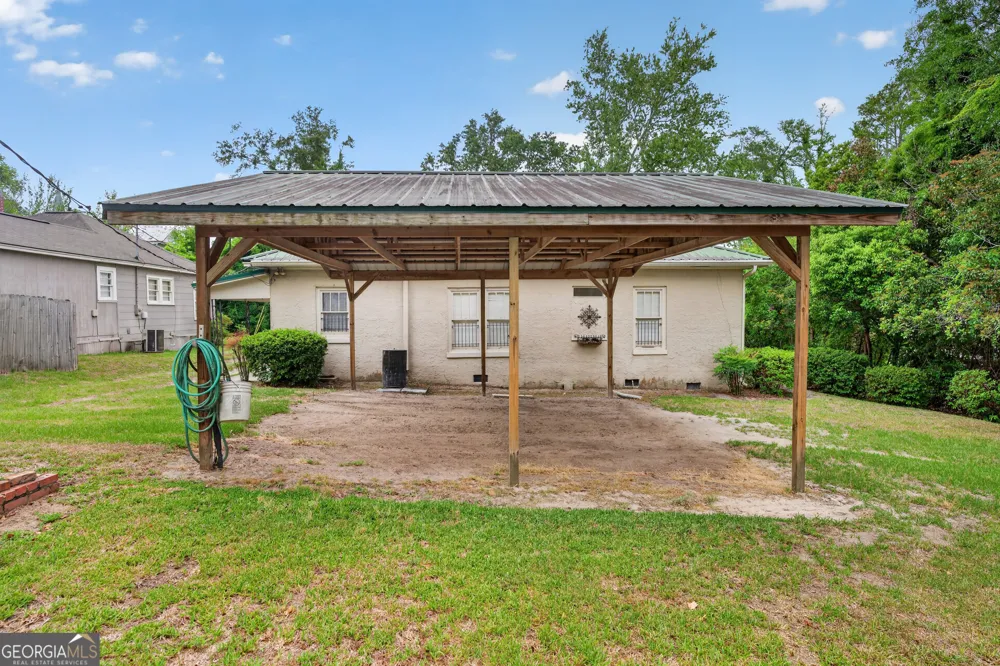 417 E Sellers ST Douglas, GA 31533