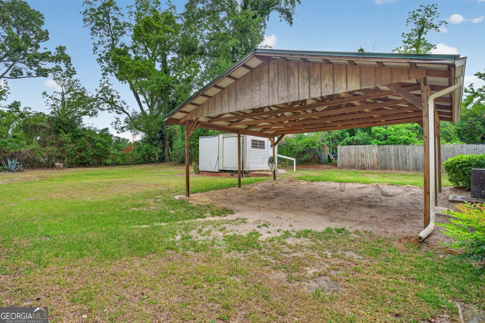 417 E Sellers ST Douglas, GA 31533