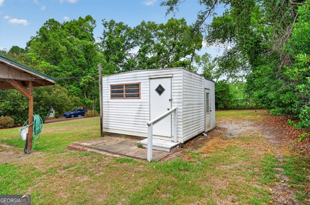 417 E Sellers ST Douglas, GA 31533