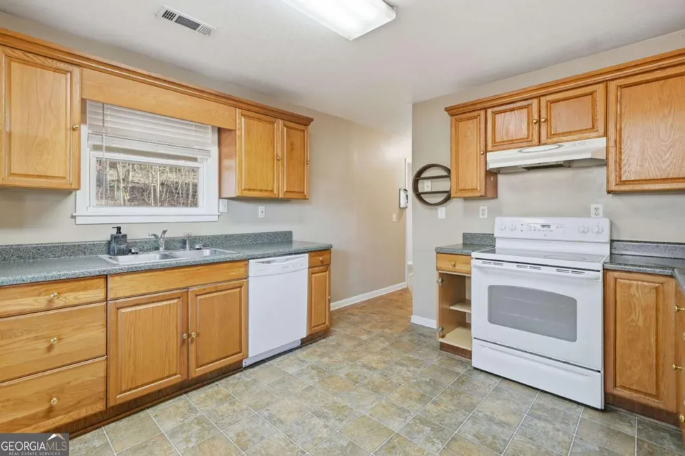 46 James DR Blairsville, GA 30512