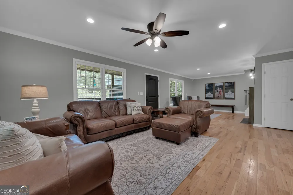 946 Riverdale RD Toccoa, GA 30577