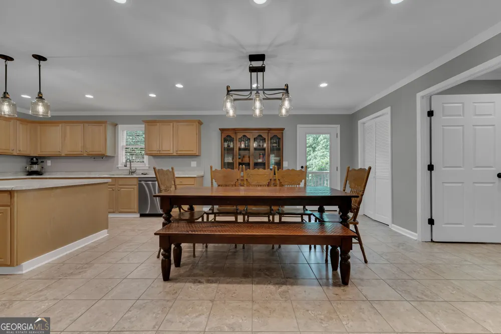 946 Riverdale RD Toccoa, GA 30577