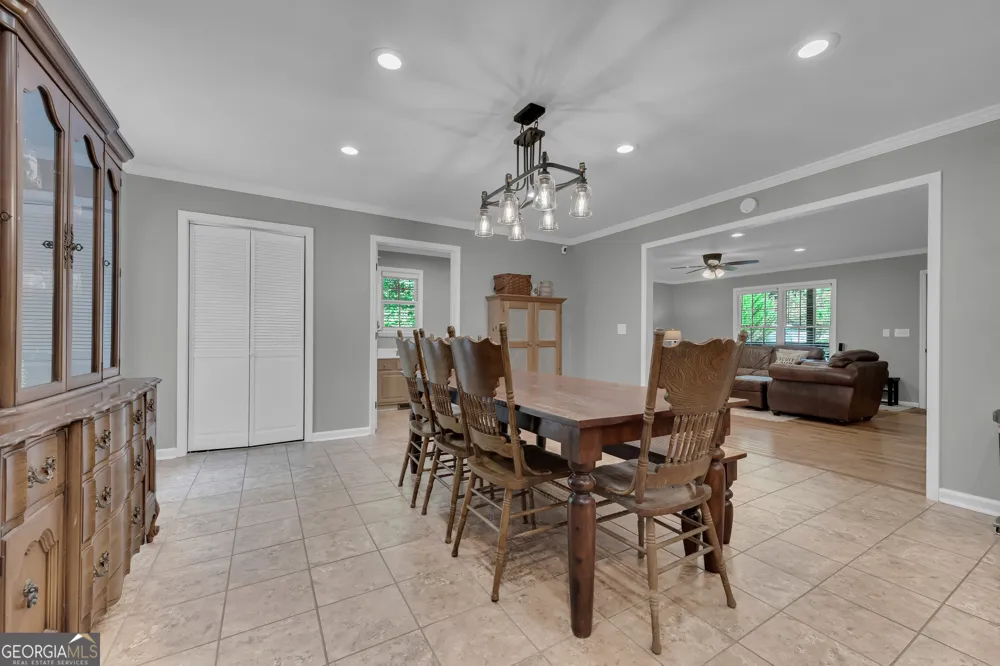 946 Riverdale RD Toccoa, GA 30577