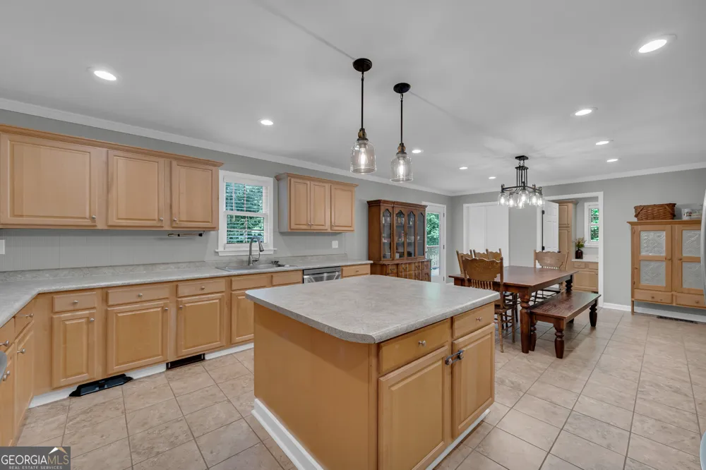 946 Riverdale RD Toccoa, GA 30577
