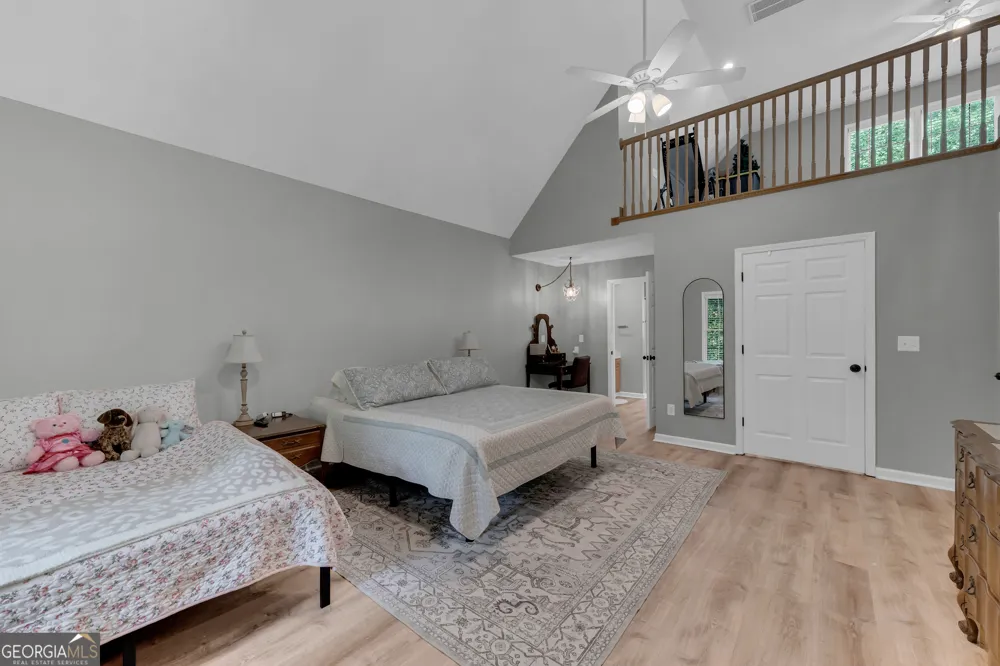 946 Riverdale RD Toccoa, GA 30577