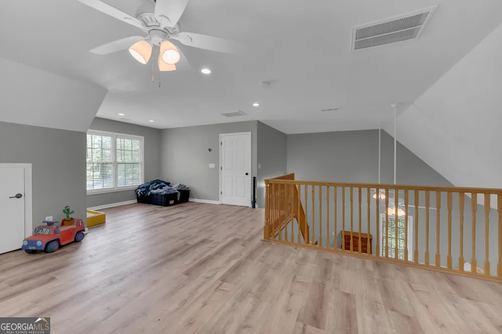 946 Riverdale RD Toccoa, GA 30577