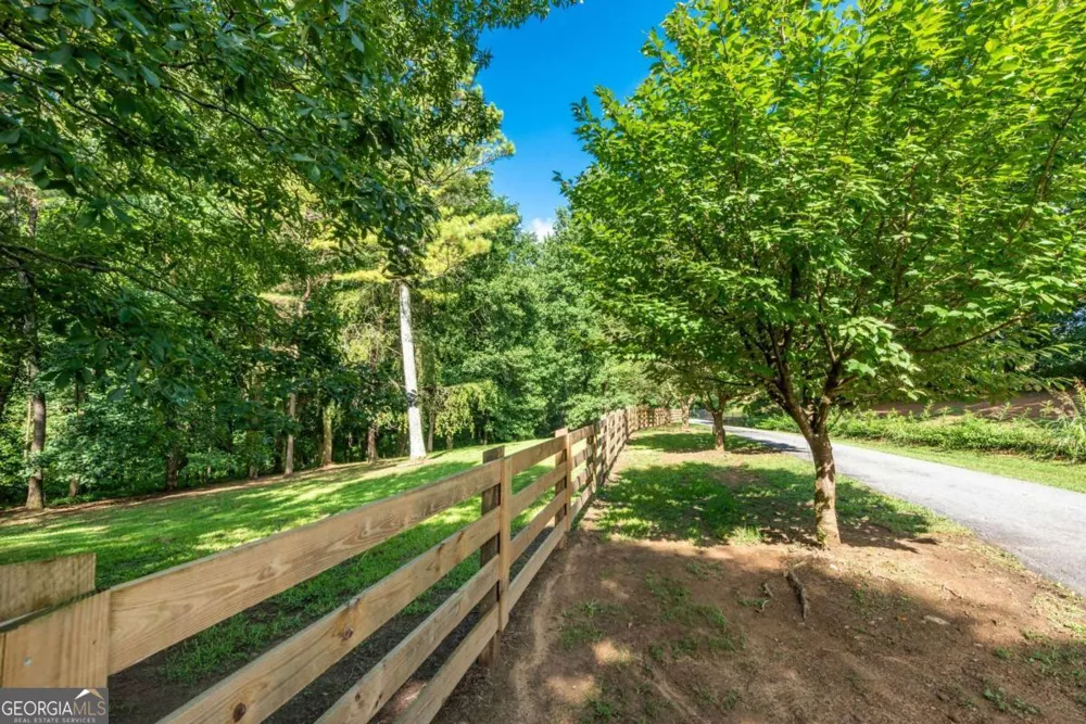 755 Harris RD Jasper, GA 30143