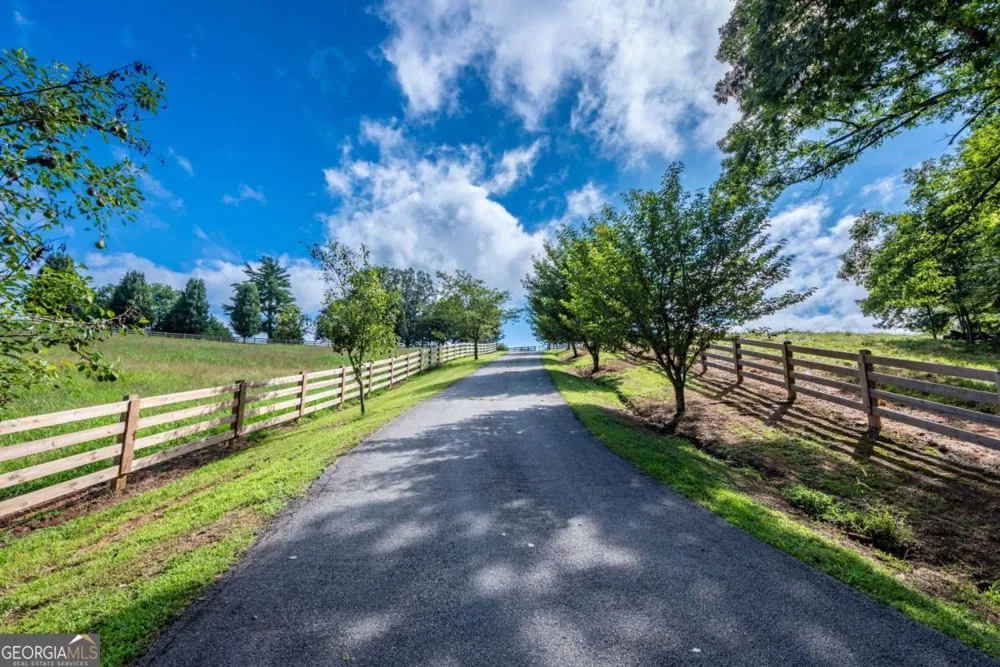 755 Harris RD Jasper, GA 30143