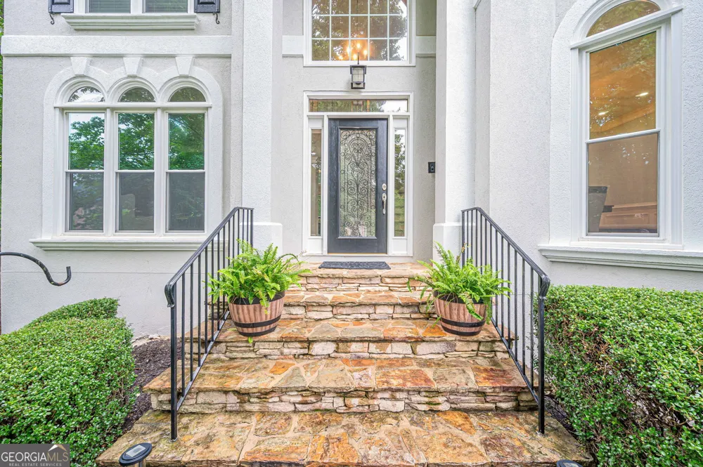 10425 High Falls CIR Johns Creek, GA 30022