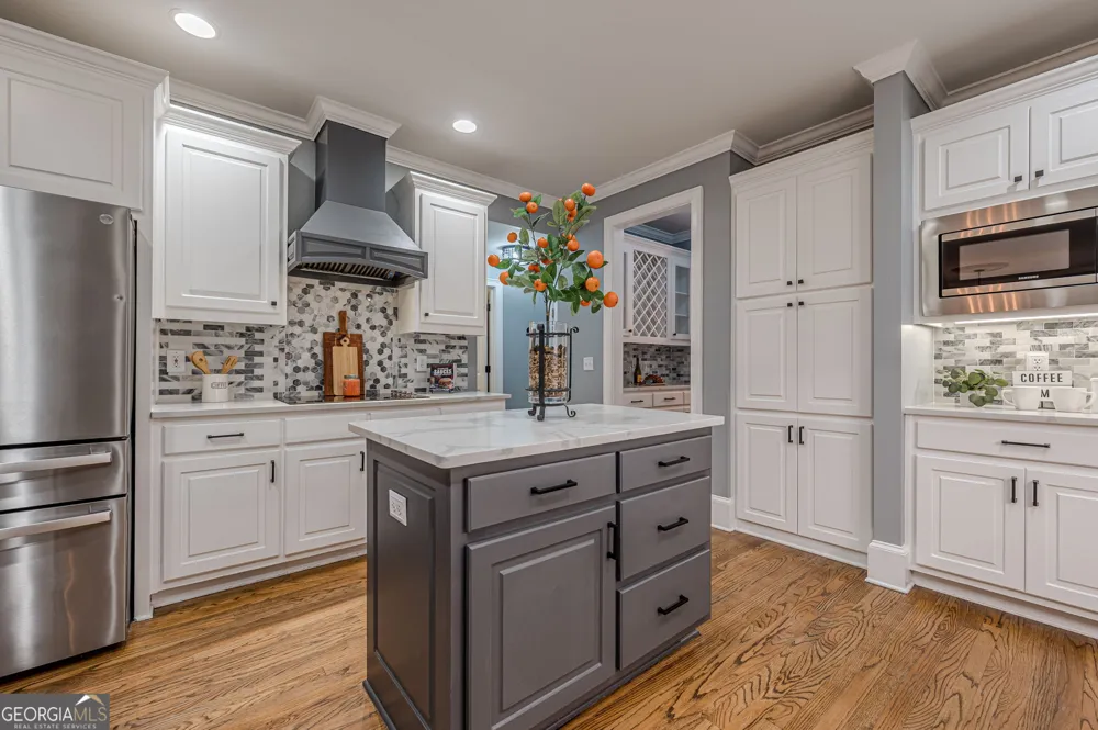 10425 High Falls CIR Johns Creek, GA 30022