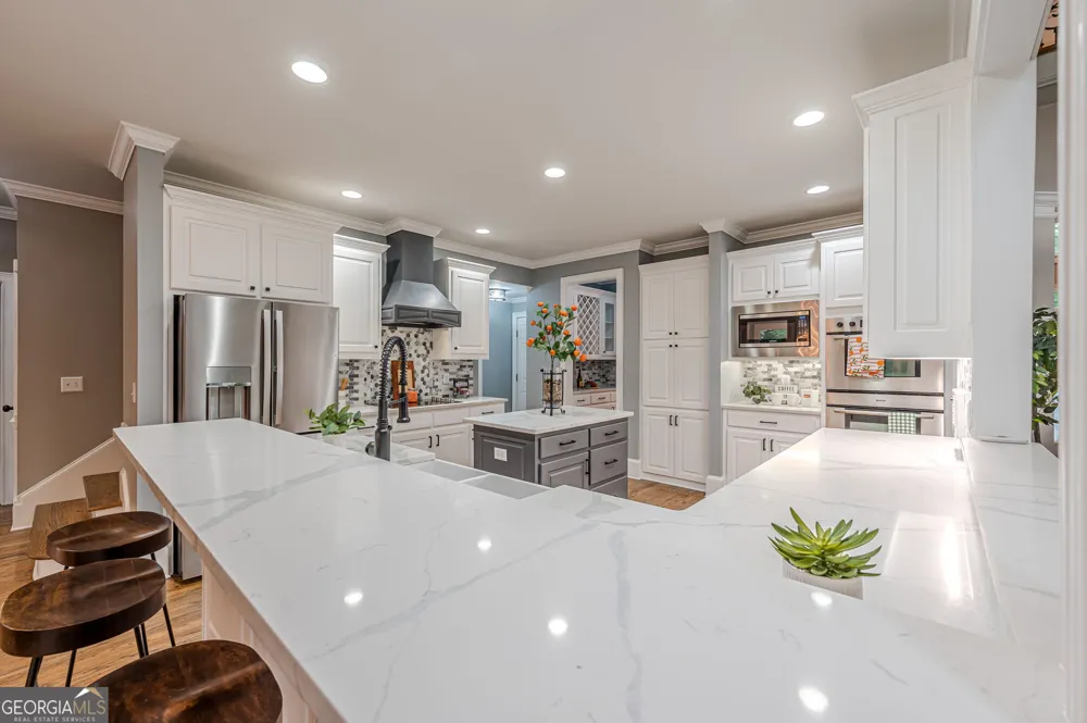 10425 High Falls CIR Johns Creek, GA 30022
