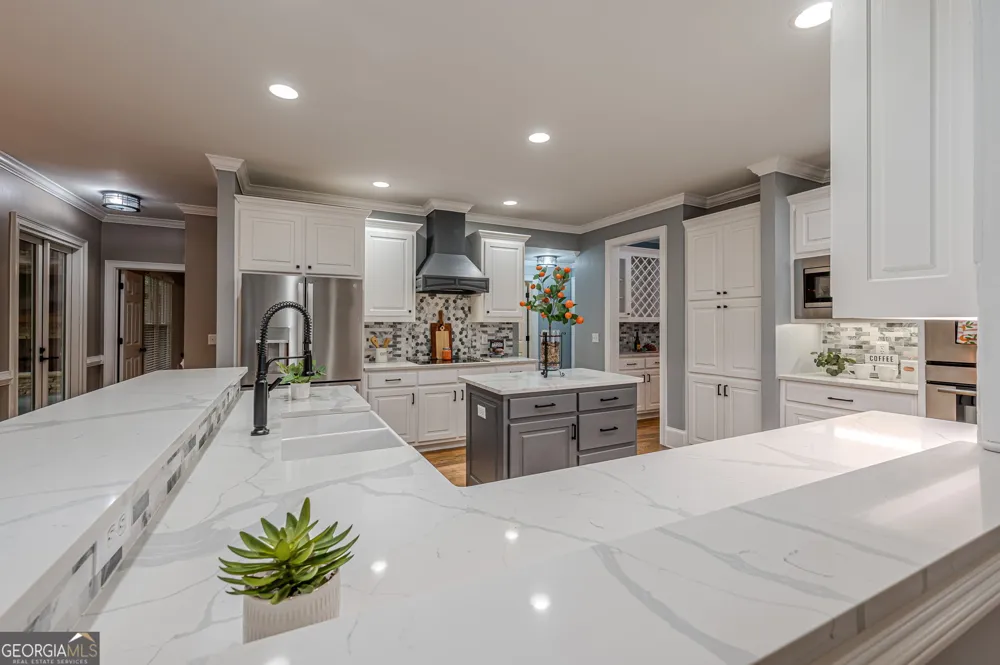 10425 High Falls CIR Johns Creek, GA 30022