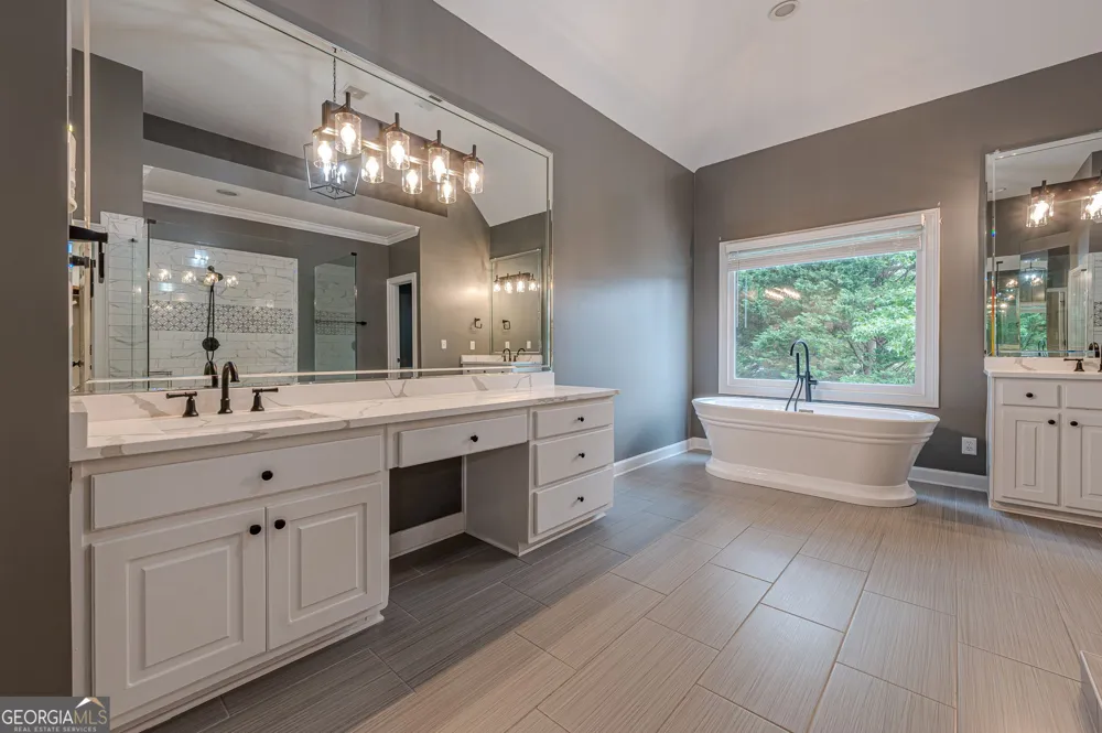10425 High Falls CIR Johns Creek, GA 30022