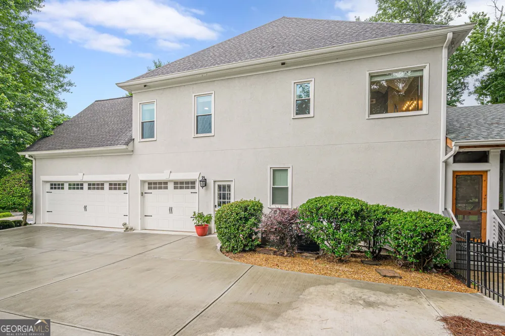 10425 High Falls CIR Johns Creek, GA 30022