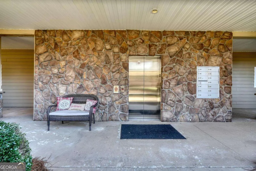 112 Gleneagle CT Clayton, GA 30525