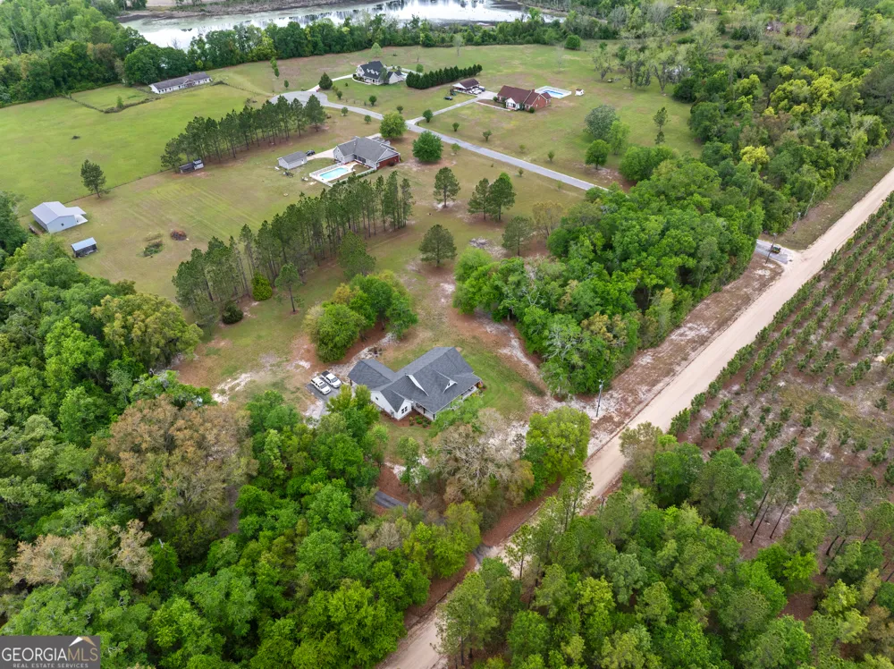5113 Allen Walker RD Blackshear, GA 31516