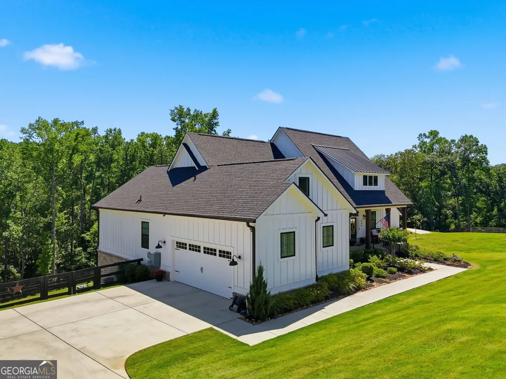 404 London RD Ball Ground, GA 30107