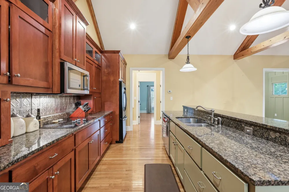 350 Drew LN Lavonia, GA 30553
